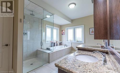 11 Alexander Boulevard, Haldimand, ON - Indoor Photo Showing Bathroom