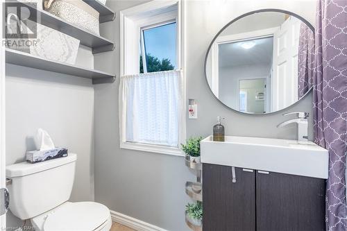 176 Wilson Street, Hamilton, ON - Indoor Photo Showing Bathroom