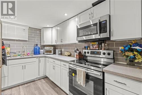 54 Coral Drive, Hamilton, ON - Indoor Photo Showing Kitchen