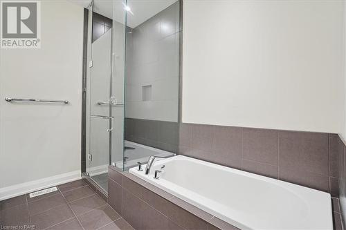 5622 Ironwood Street Unit# 1, Niagara Falls, ON - Indoor Photo Showing Bathroom