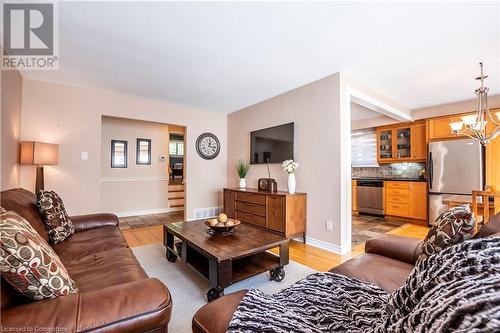 2479 Exeter Crescent, Burlington, ON - Indoor Photo Showing Living Room