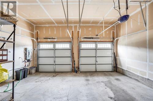 6 1/2 Kopperfield Lane, Hamilton, ON - Indoor Photo Showing Garage