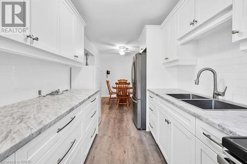 9 Grant Boulevard Unit# 107, Dundas, ON - Indoor Photo Showing Kitchen With Double Sink With Upgraded Kitchen