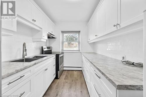 9 Grant Boulevard Unit# 107, Dundas, ON - Indoor Photo Showing Kitchen With Double Sink