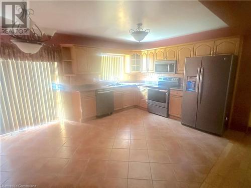 204 Picton Street E, Hamilton, ON - Indoor Photo Showing Kitchen