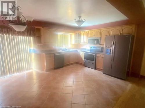 204 Picton Street E, Hamilton, ON - Indoor Photo Showing Kitchen