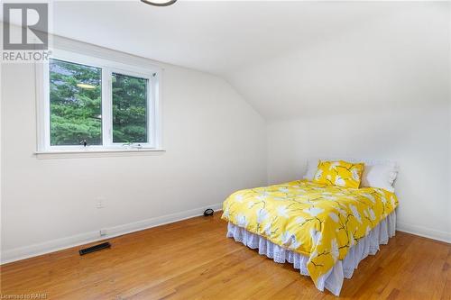 40 Robroy Avenue, Hamilton, ON - Indoor Photo Showing Bedroom