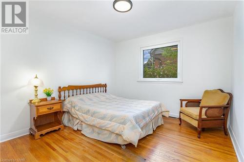 40 Robroy Avenue, Hamilton, ON - Indoor Photo Showing Bedroom