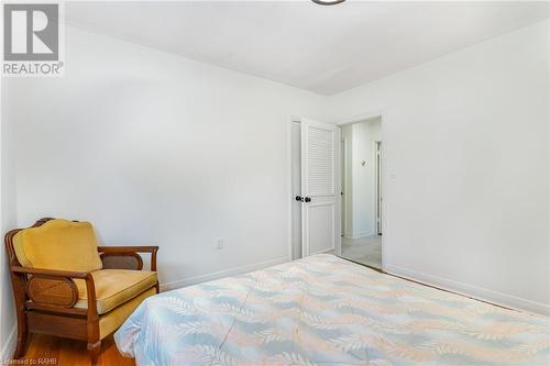 40 Robroy Avenue, Hamilton, ON - Indoor Photo Showing Bedroom