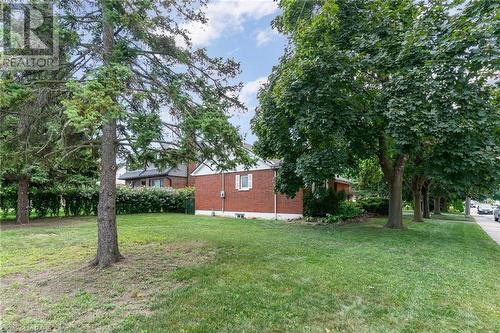 40 Robroy Avenue, Hamilton, ON - Outdoor