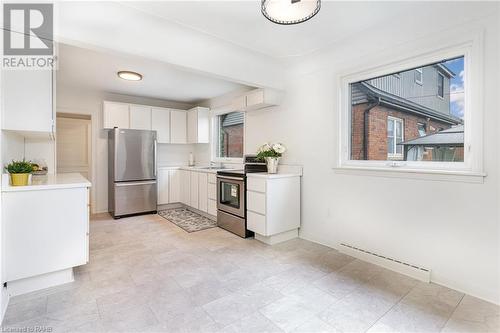 40 Robroy Avenue, Hamilton, ON - Indoor Photo Showing Kitchen