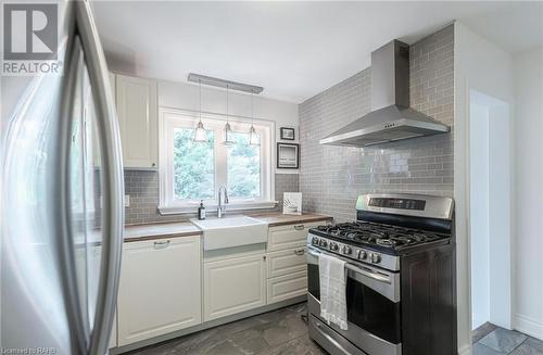 31 Academy Street, Ancaster, ON - Indoor Photo Showing Kitchen