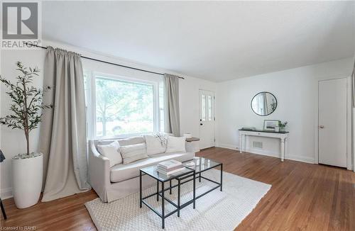 31 Academy Street, Ancaster, ON - Indoor Photo Showing Living Room