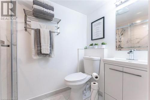 31 Academy Street, Ancaster, ON - Indoor Photo Showing Bathroom