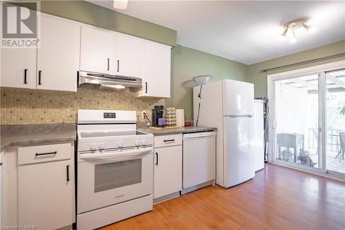 4553 Sussex Drive, Niagara Falls, ON - Indoor Photo Showing Kitchen