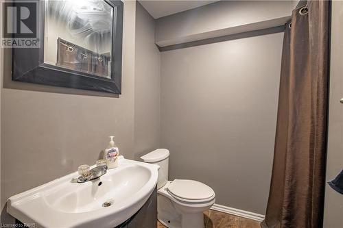 4553 Sussex Drive, Niagara Falls, ON - Indoor Photo Showing Bathroom