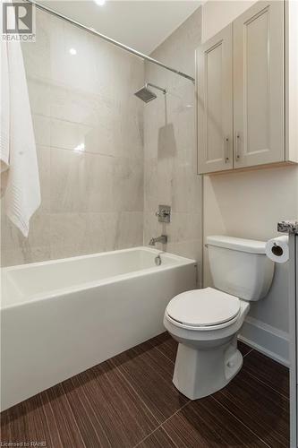 397 King Street W Unit# 207, Dundas, ON - Indoor Photo Showing Bathroom