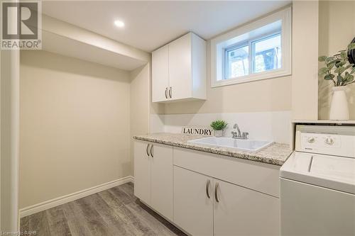 1310 Ester Drive, Burlington, ON - Indoor Photo Showing Laundry Room