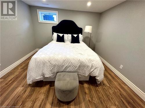 312 East 45Th Street, Hamilton, ON - Indoor Photo Showing Bedroom