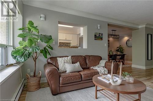 174 Herkimer Street Unit# 304, Hamilton, ON - Indoor Photo Showing Living Room