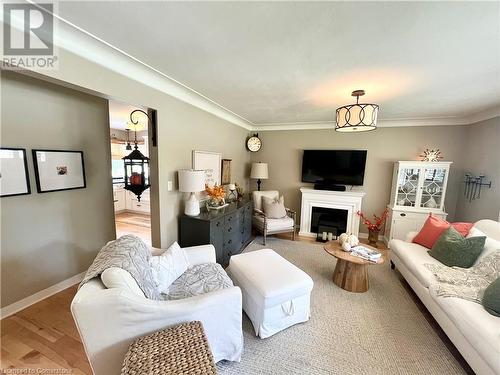 19 White Oaks Avenue, Brantford, ON - Indoor Photo Showing Living Room With Fireplace