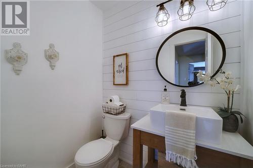 1228 Hammond Street, Burlington, ON - Indoor Photo Showing Bathroom