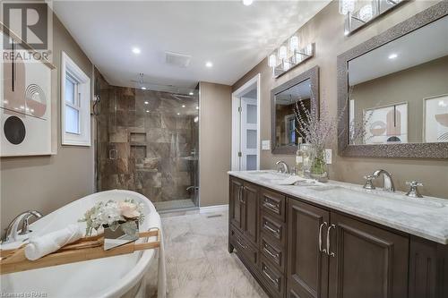 1228 Hammond Street, Burlington, ON - Indoor Photo Showing Bathroom