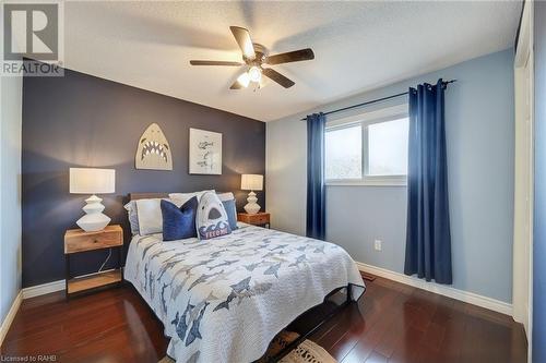 1228 Hammond Street, Burlington, ON - Indoor Photo Showing Bedroom