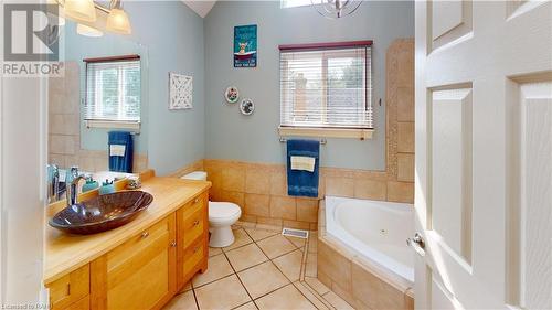 Bathroom - 23 Northglen Avenue, St. Catharines, ON - Indoor Photo Showing Bathroom