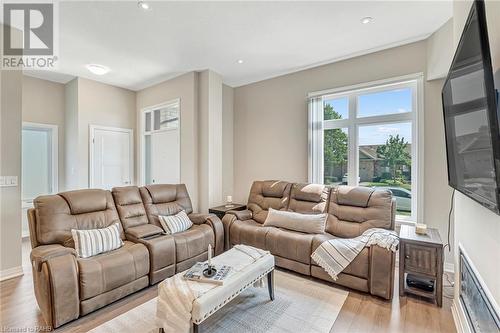 25 Isherwood Avenue Unit# J138, Cambridge, ON - Indoor Photo Showing Living Room