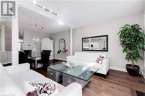 2264 Turnberry Road, Burlington, ON - Indoor Photo Showing Living Room