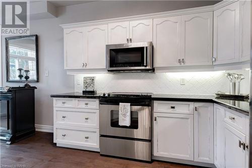 2264 Turnberry Road, Burlington, ON - Indoor Photo Showing Kitchen With Upgraded Kitchen