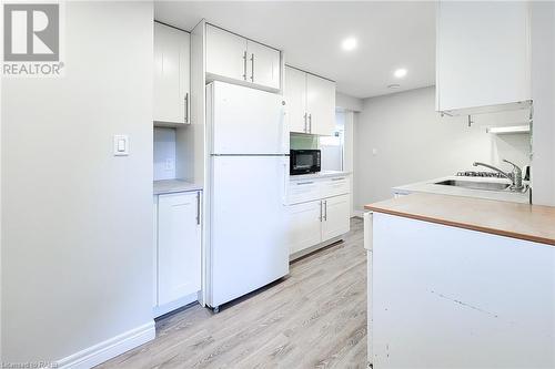 In law kitchen - 44 Welbourn Drive, Hamilton, ON - Indoor Photo Showing Kitchen