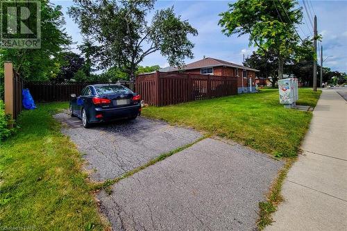 Parking for two cars - 44 Welbourn Drive, Hamilton, ON - Outdoor