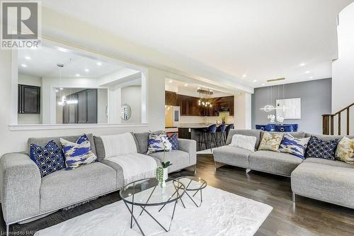 81 Hawick Crescent, Caledonia, ON - Indoor Photo Showing Living Room