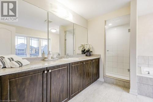 81 Hawick Crescent, Caledonia, ON - Indoor Photo Showing Bathroom