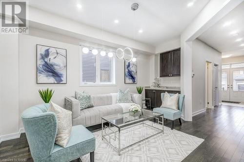 81 Hawick Crescent, Caledonia, ON - Indoor Photo Showing Living Room