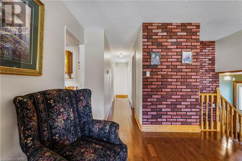 98 Billington Crescent, Hamilton, ON - Indoor Photo Showing Other Room