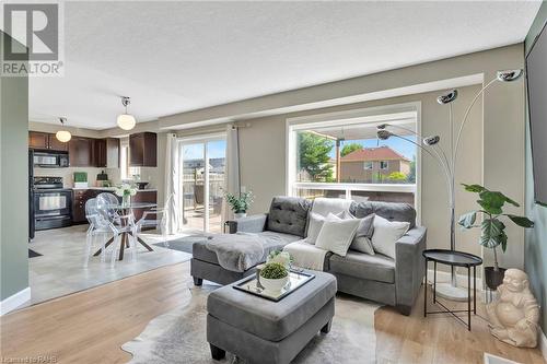 37 Stowe Terrace, Brantford, ON - Indoor Photo Showing Living Room