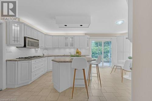 2262 Bonnylyn Court, Oakville, ON - Indoor Photo Showing Kitchen