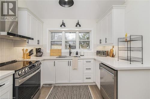 385 Westwood Avenue, Crystal Beach, ON - Indoor Photo Showing Kitchen