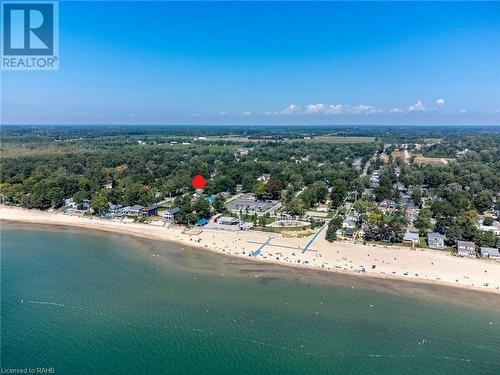 2-3 minute walk (300m) to Main Beach - 385 Westwood Avenue, Crystal Beach, ON - Outdoor With Body Of Water With View