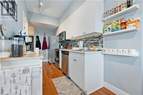 1 Wellington Street Unit# 607, Brantford, ON - Indoor Photo Showing Kitchen