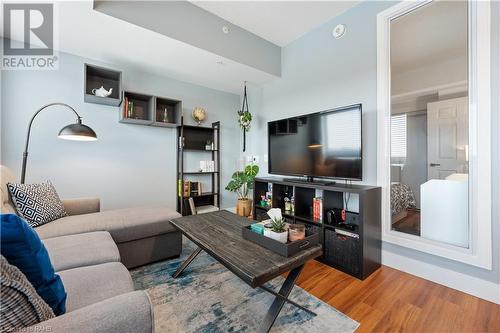 1 Wellington Street Unit# 607, Brantford, ON - Indoor Photo Showing Living Room