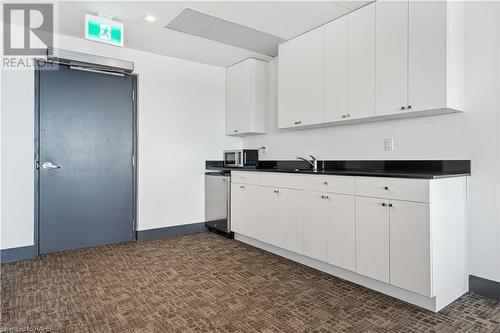 1 Wellington Street Unit# 607, Brantford, ON - Indoor Photo Showing Kitchen