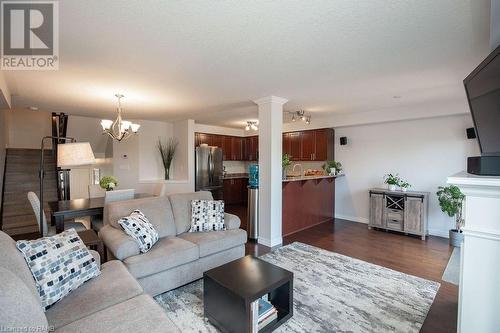 334 Pinehill Drive, Stoney Creek, ON - Indoor Photo Showing Living Room