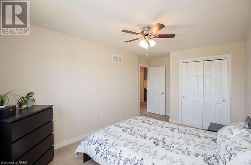 334 Pinehill Drive, Stoney Creek, ON - Indoor Photo Showing Bedroom