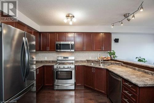 334 Pinehill Drive, Stoney Creek, ON - Indoor Photo Showing Kitchen