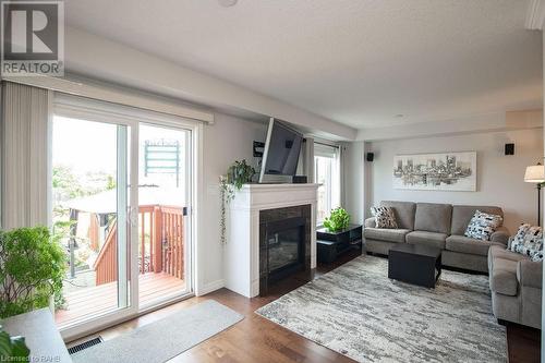 334 Pinehill Drive, Stoney Creek, ON - Indoor Photo Showing Living Room With Fireplace