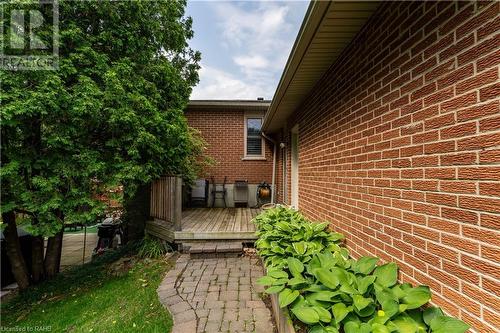 15 Laurendale Avenue, Waterdown, ON 